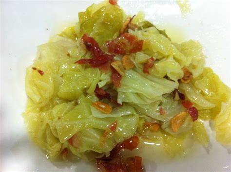 Repollo salteado con ajo