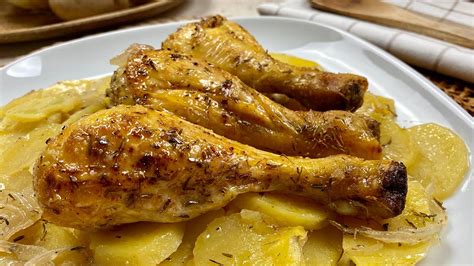Pollo asado con patatas y vino blanco