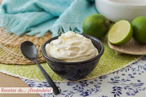 Ingredientes necesarios para la crema agria: nata, limón y sal