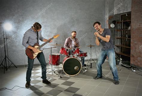Músicos tocando en una boda