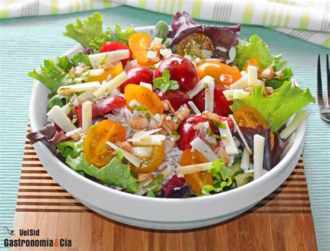 variedad de ingredientes coloridos para ensaladas vegetarianas