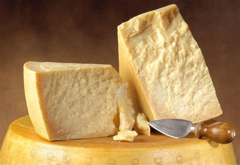 Queso Parmigiano Reggiano en bloque