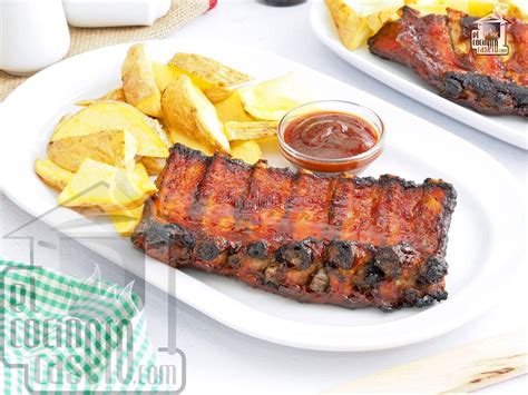 Costillas a la parrilla con guarniciones