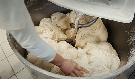 Proceso de amasado de la masa para pasta