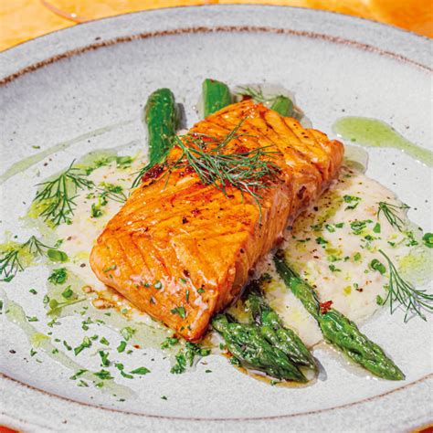 Lomos de salmón sellados en sartén