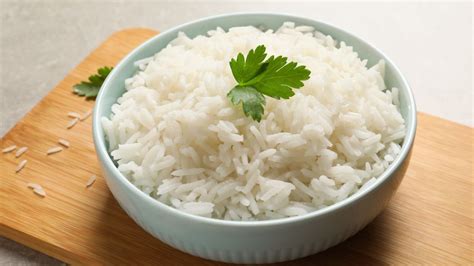 Pan blanco sobre arroz para absorber el sabor a quemado