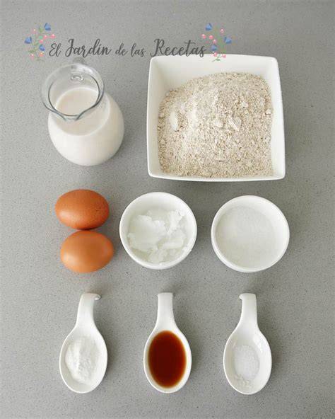 Ingredientes para tortitas de avena en un bol
