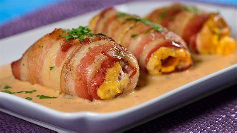 Pechugas de pollo rellenas de queso y envueltas en bacon