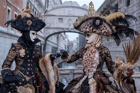 Carnaval de Venecia con máscaras tradicionales