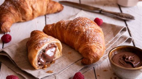 Ingredientes básicos para croissants de chocolate