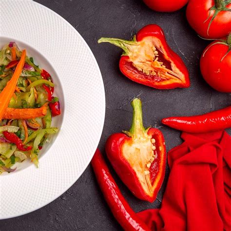 Plato tradicional de pimientos en salmuera al estilo valenciano