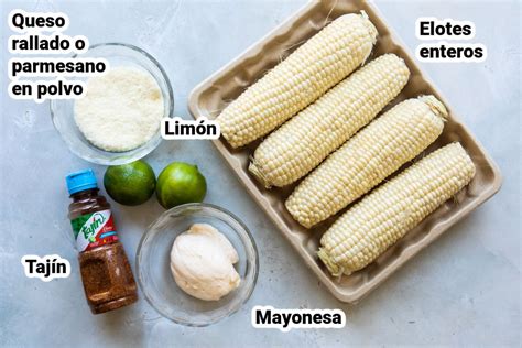 Detalle de los ingredientes de un preparado para tortitas