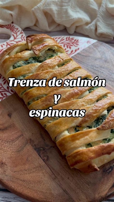 Trenza de hojaldre con salmón y puerros ya horneada