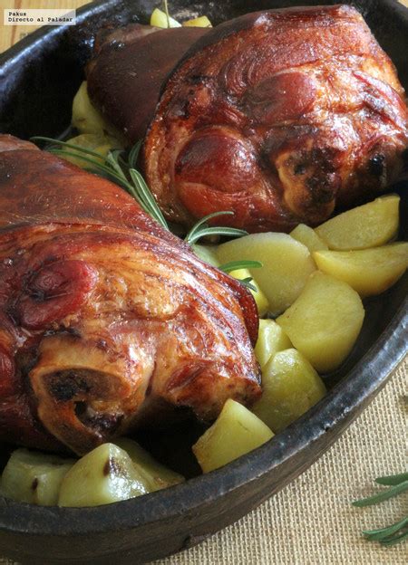 Codillo asado con patatas