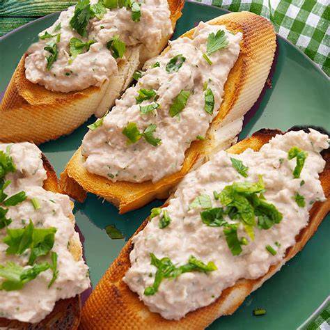 Paté de atún con tostaditas