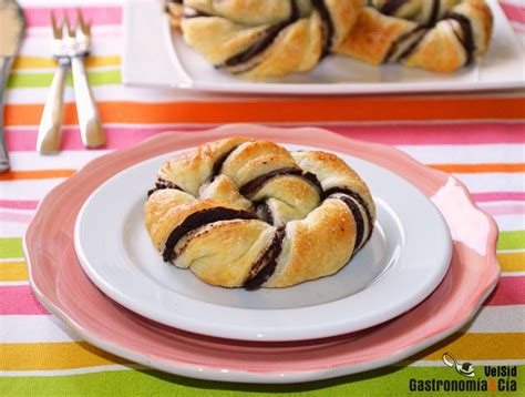 Caracolas de hojaldre vegano con nocilla