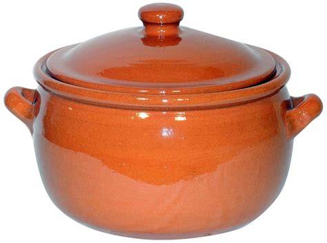 Olla de barro tradicional con guiso