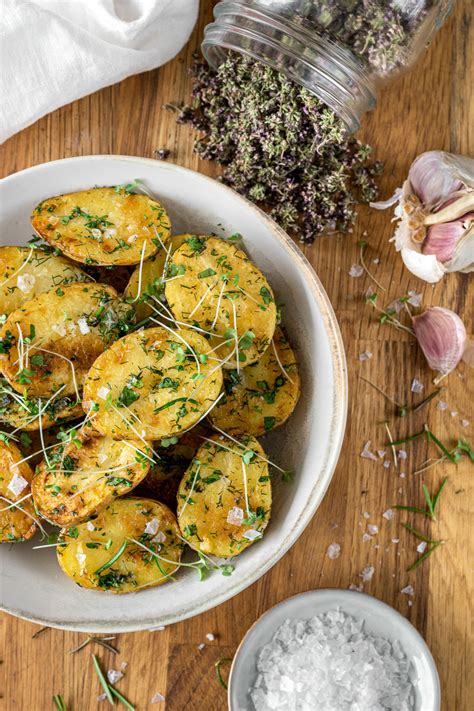 Patatas al horno con hierbas