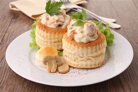 Volovanes rellenos de queso Philadelphia con salmón y langostinos