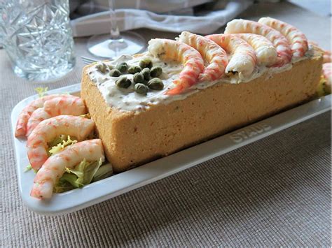 Pastel de merluza y langostinos recién horneado