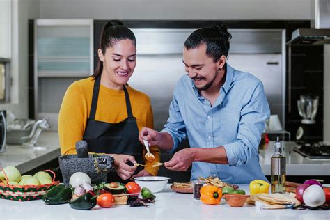 Thermomix cocinando la salsa y el pescado