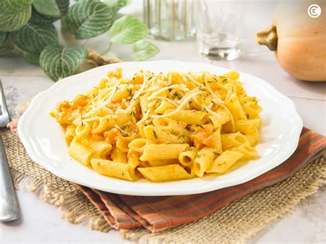 Pasta rigatoni con salsa de calabaza