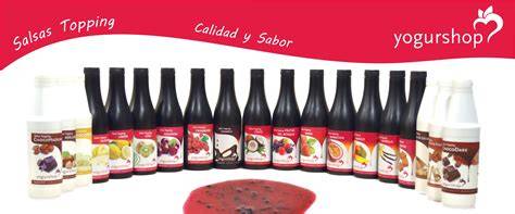 Variedad de siropes y toppings para tortitas