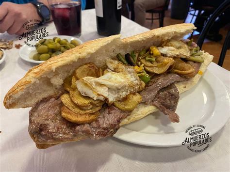 Bocadillo de carne de caballo con ajos tiernos