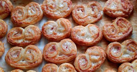 Palmeritas de bacon y queso recién horneadas