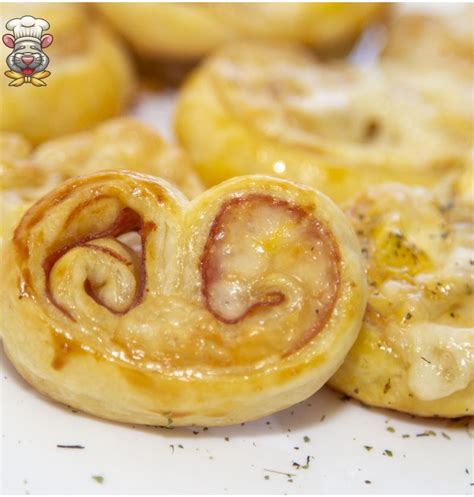 Infografía con los pasos para hacer palmeritas de bacon y queso