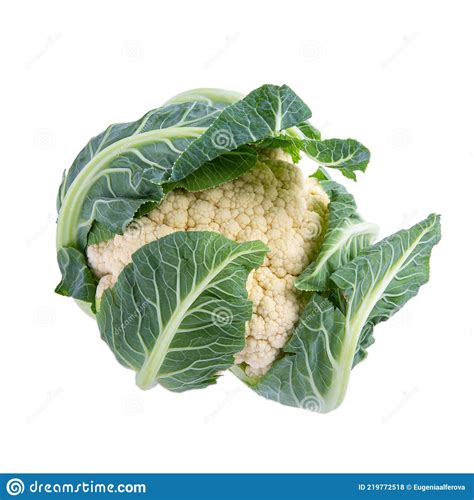 Coliflor fresca con hojas verdes