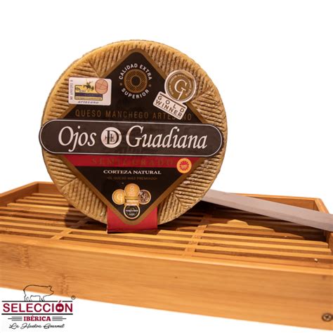 Queso semicurado con ojos