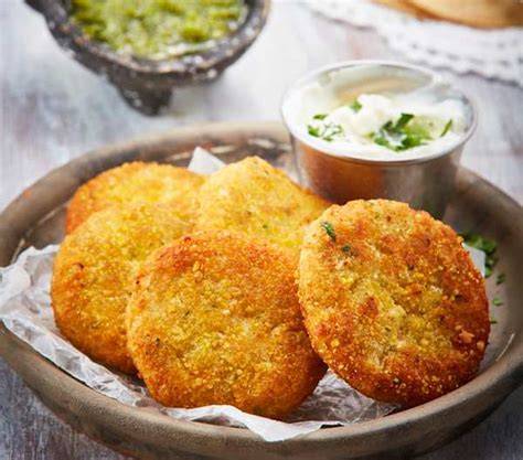 Tortitas de garbanzo con aguacate y pavo