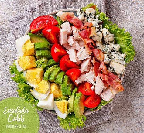 Ingredientes frescos para una ensalada de verano