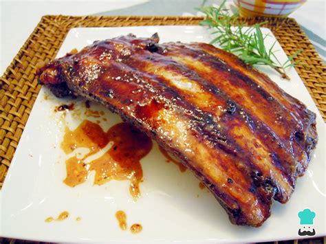 Proceso de horneado de costillas con miel y mostaza