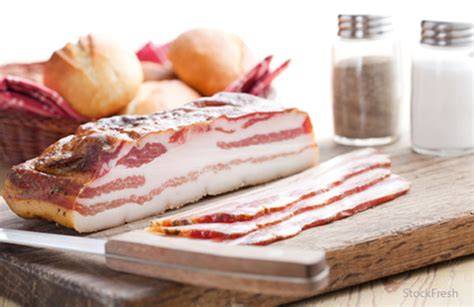 Tocino de veta cocinándose lentamente.