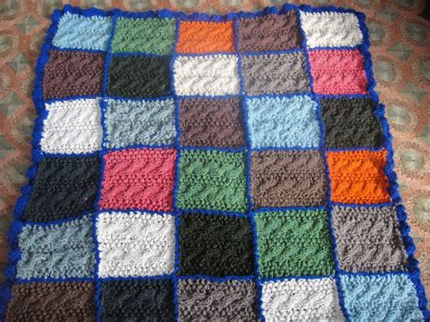 Manta escocesa de crochet con detalle de cuadros