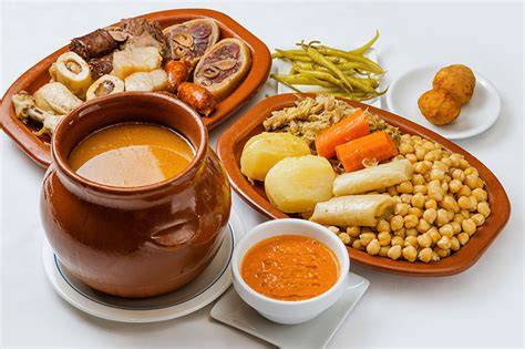 Cocido madrileño servido en tres vuelcos