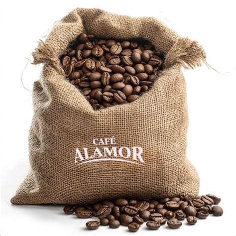 granos de café natural en saco
