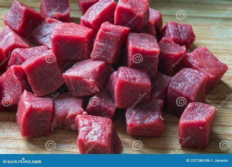 Carne cortada en cubos para fondue