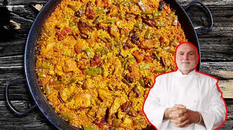 Paella con sofrito de pimiento choricero