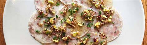 Carpaccio de cerdo con foie y pistachos
