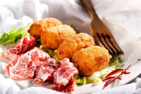 Variedad de croquetas de jamón y otros sabores