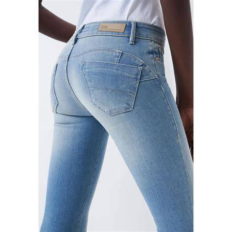 Diferentes cortes de vaqueros push up Wonder de Salsa Jeans