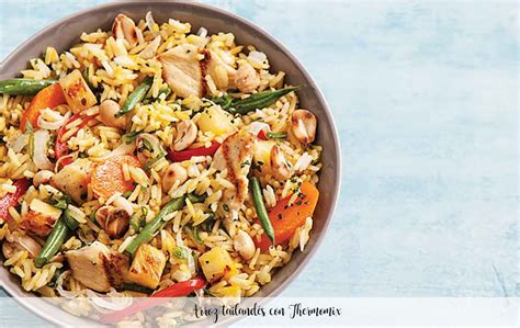 Plato de arroz tailandés