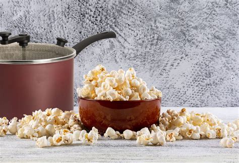 Olla con pochoclos explotando