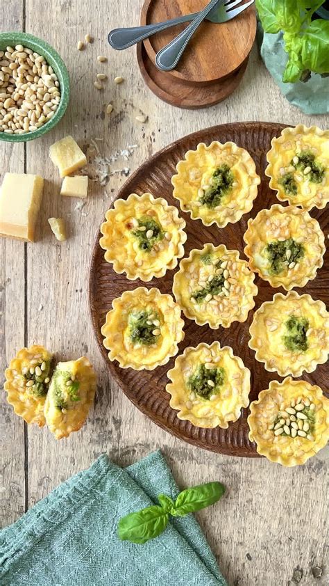 Tartaletas de queso parmesano rellenas