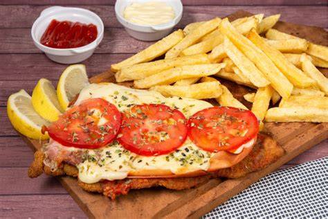 Milanesa a la napolitana con tomate y queso