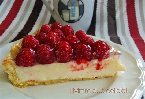 Crema pastelera de frambuesa en el interior de la tarta