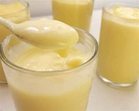 Imagen de vasitos de postre de maicena decorados